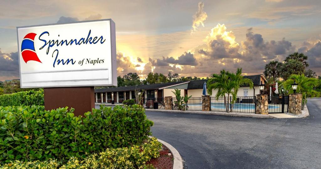 Spinnaker Inn Of Naples - Naples, FL