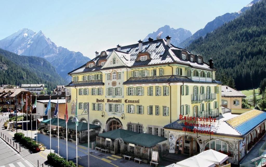Hotel Dolomiti Schloss - Canazei