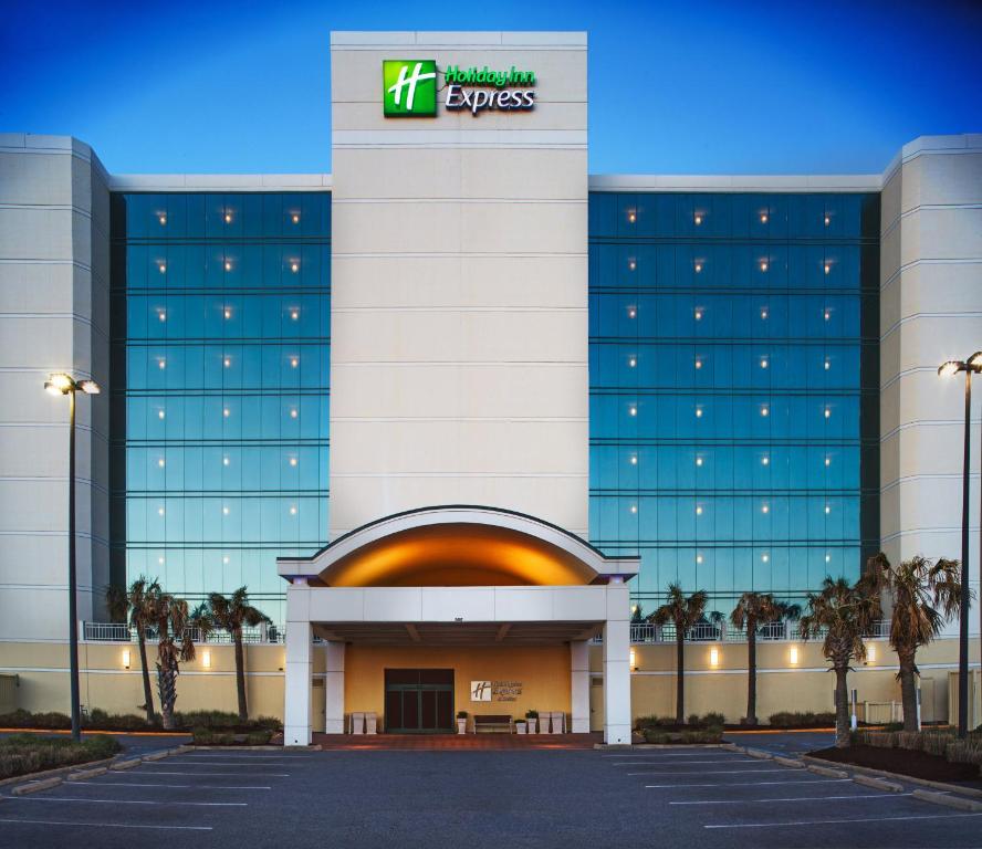 Holiday Inn Express Hotel & Suites Virginia Beach Oceanfront, An Ihg Hotel - Virginia Beach