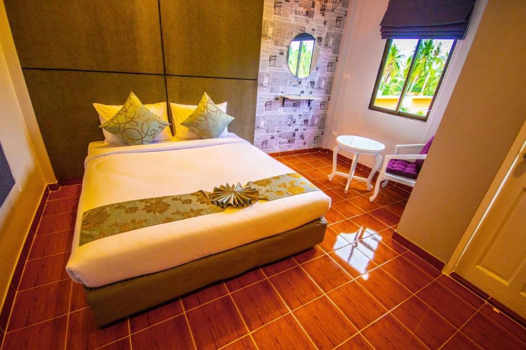 Clean Cozy Room for Two Person @ Sinsub Residences - Phuket