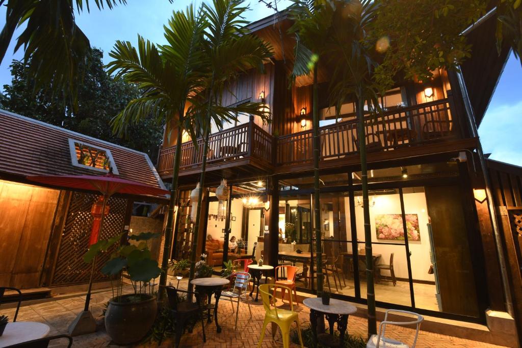 The Eight Ratvithi House - SHA Certified - Chiang Mai