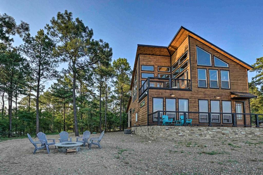 Modern Cabin with Hot Tub and Panoramic Views! - Oklahoma