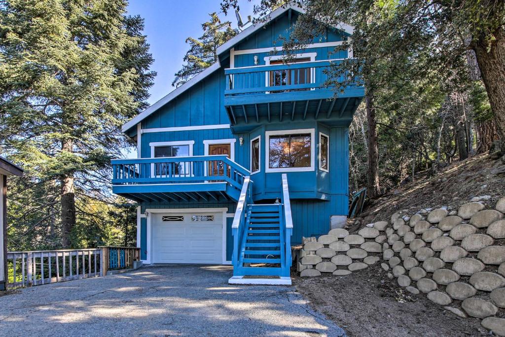 Secluded Cabin with Hot Tub - Walk to Lake Gregory! - San Bernardino
