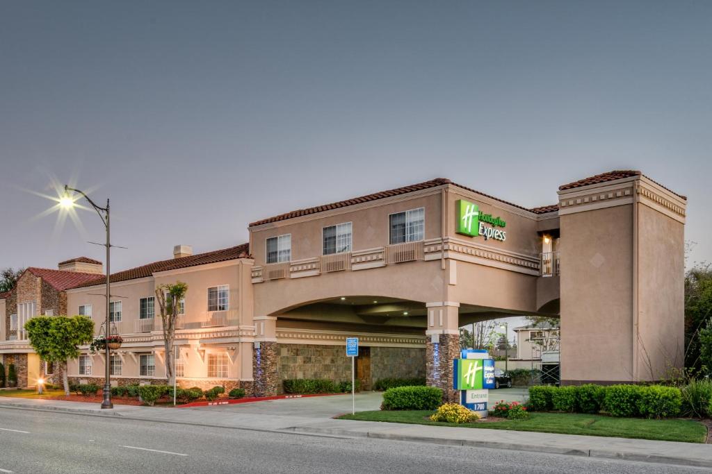 Holiday Inn Express & Suites Santa Clara, an IHG hotel - San Jose