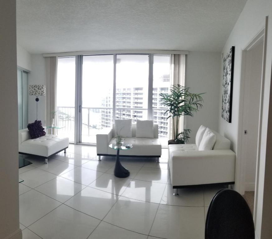 Luxury High Rise Condo by The Biscayne Bay - Miami Beach