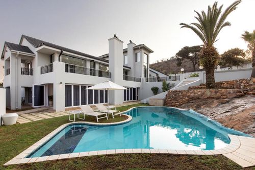 Johannesburg Resorts at the Best Price COZYCOZY