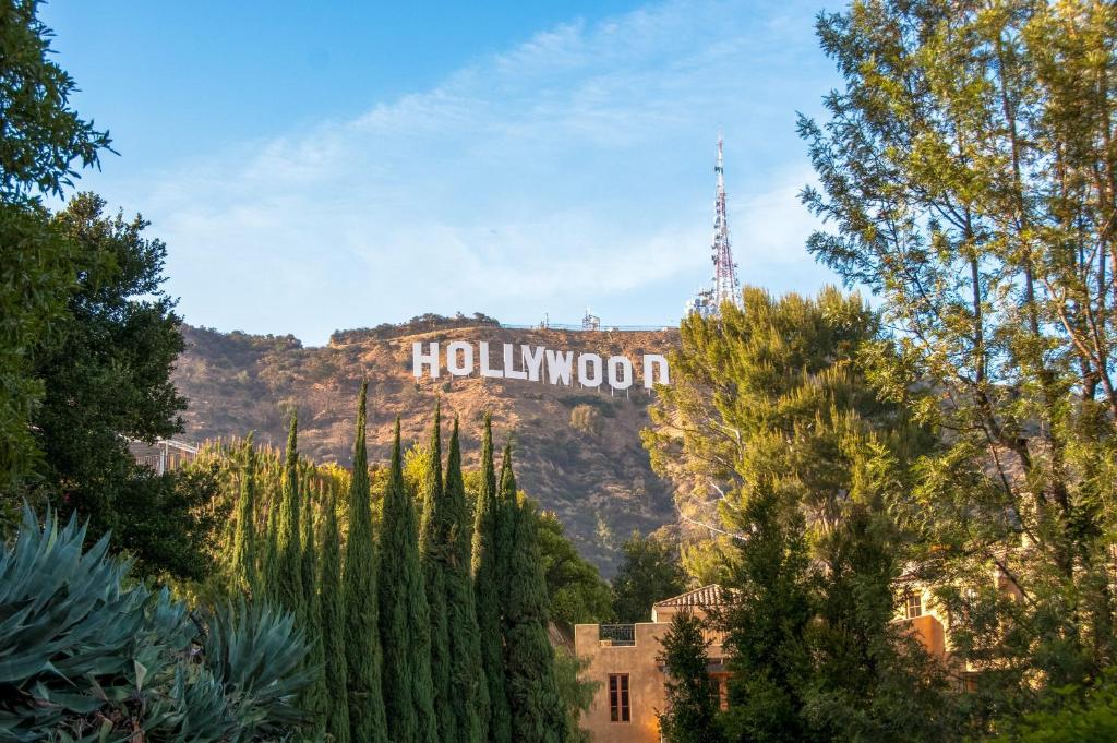 Hollywood Walk Of Fame 2BR&2BATH, Fast WIFI, Free Parking! - D2 - Los Angeles, CA