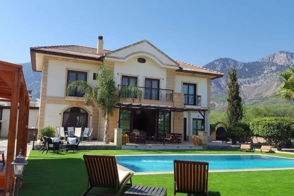 Stunning Private Villa - Beautiful Gardens & Pool - Chypre