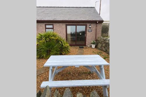 Holyhead Holiday Rentals & Airbnb COZYCOZY