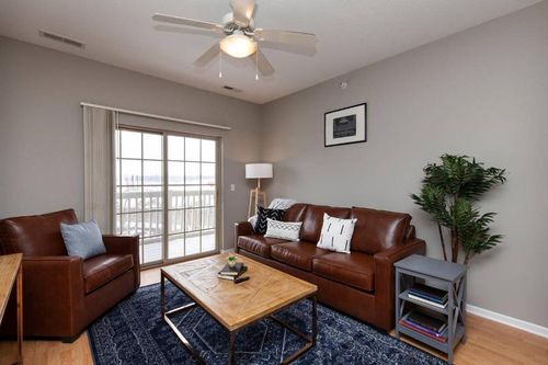 Ames Vacation Rentals & Airbnb COZYCOZY