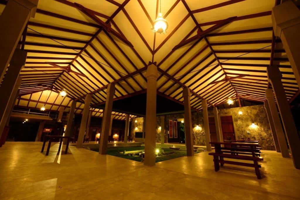 Nil Diya Mankada Safari Lodge - Sri Lanka