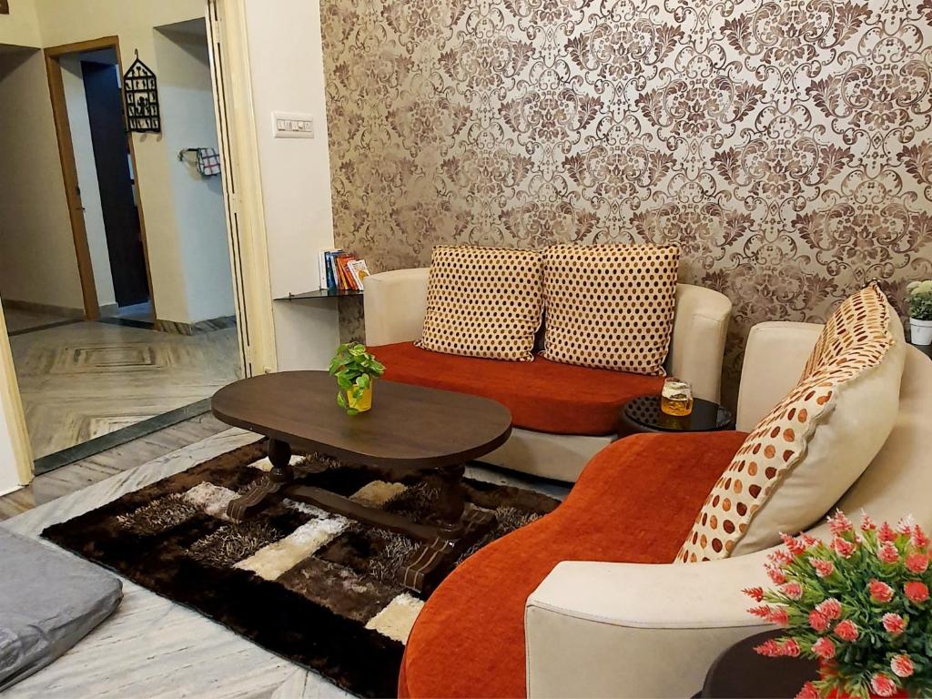 Aditya Premium HomeStay- Furnished Air Conditioned- 2BHK - Jabalpur