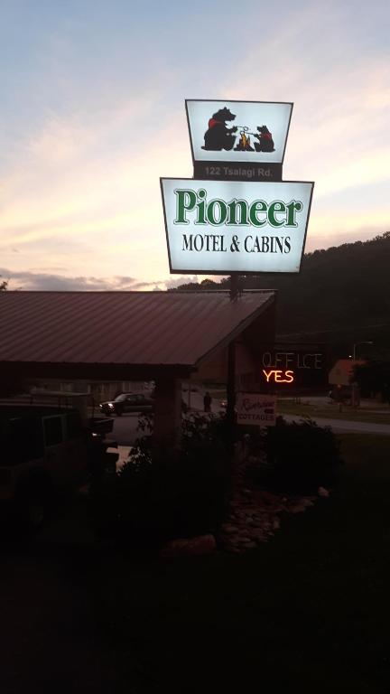 Pioneer Motel and Cabins - Cherokee, NC