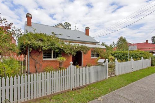 Albury Vacation Rentals & Airbnb COZYCOZY