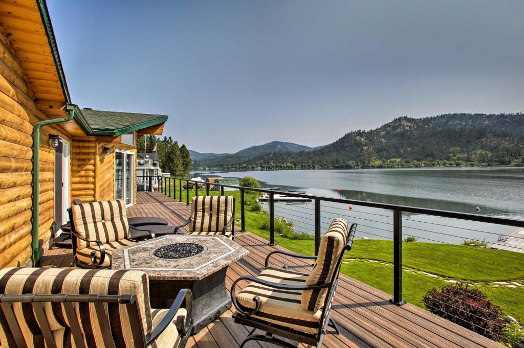 Updated Lakefront Home with Deck on Long Lake! - State of Washington