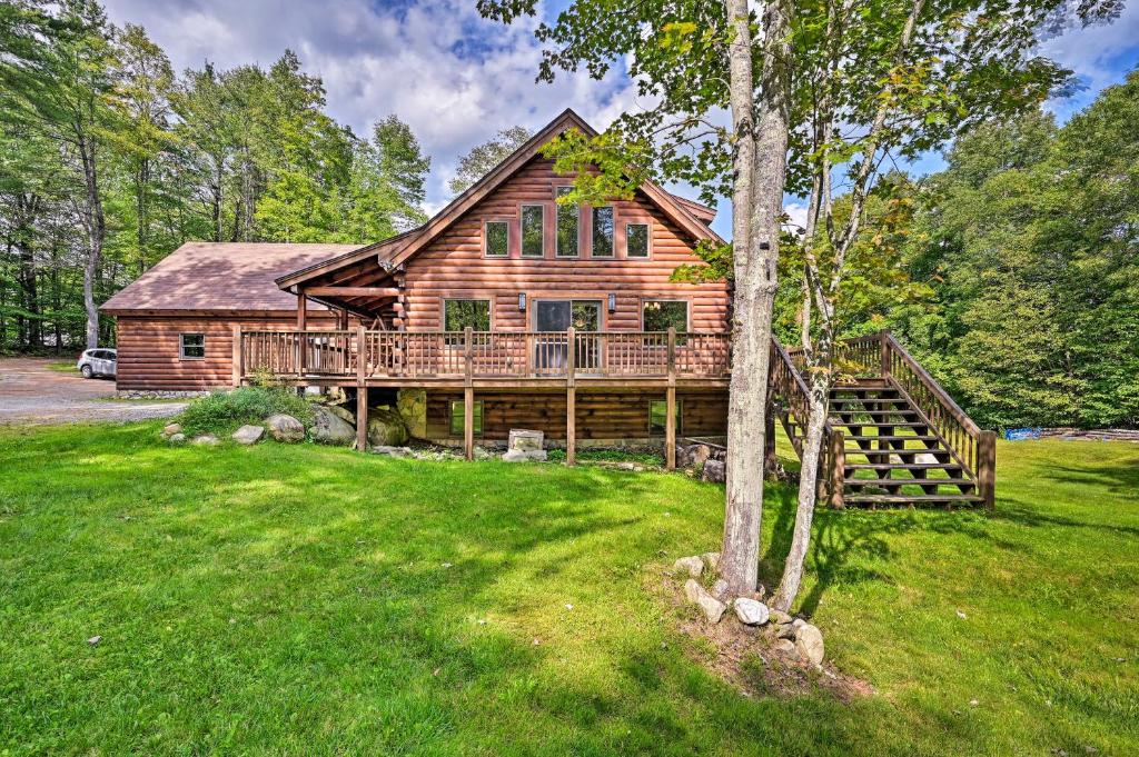Private Chester Home with Deck, Mins to Skiing! - New Hampshire (State)