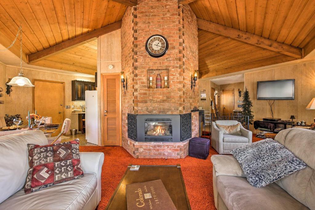 Evolve Cozy Mount Princeton Home On 1-acre Lot - Colorado