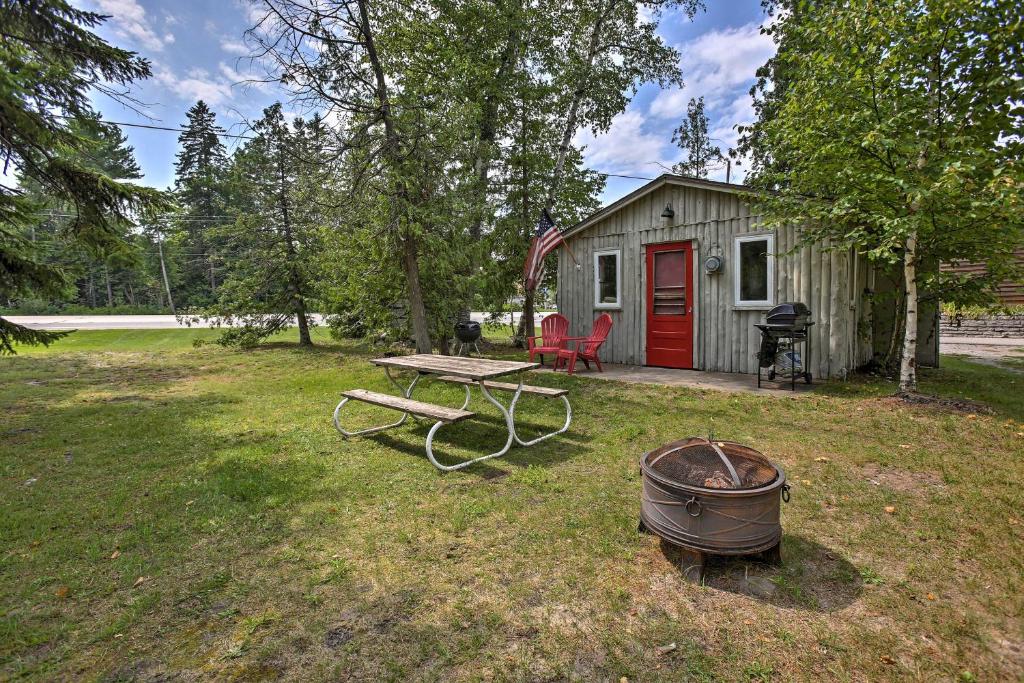 Charming Suttons Bay Cottage with Shared Waterfront! - Suttons Bay