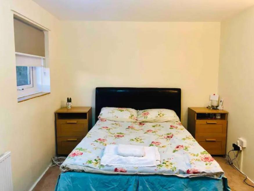 Warm and cosy private room - London Luton Airport (LTN)