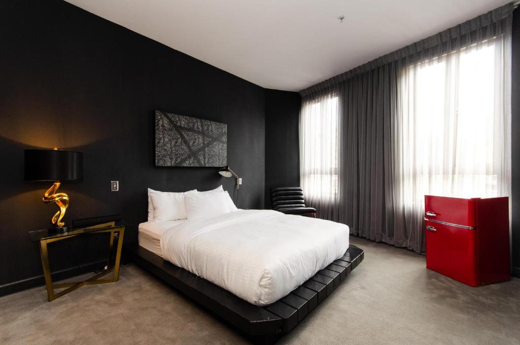 A Chic Room At The Audemar, Downtown La- - Los Angeles