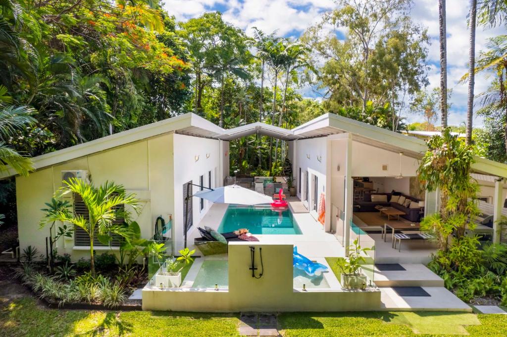 Pavilions in the Palms Heated Pool Short Path To Beach Five Bedrooms Sleeps 14 - Port Douglas