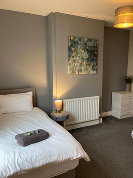 Goole Vacation Rentals and Airbnb cozycozy