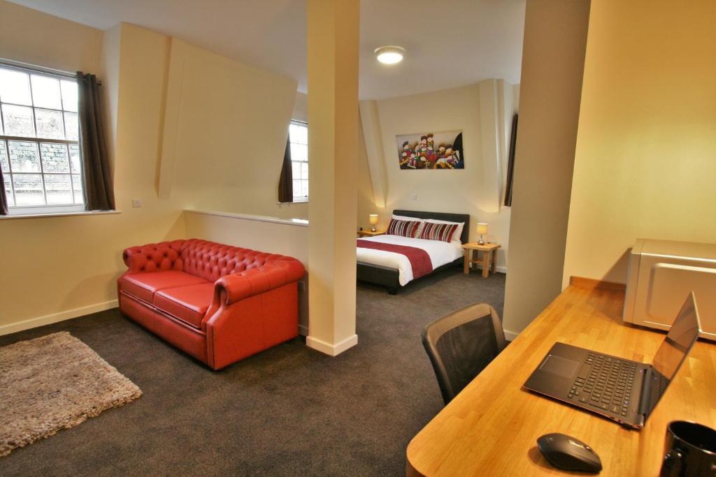 Central Hotel Gloucester by RoomsBooked - Gloucester