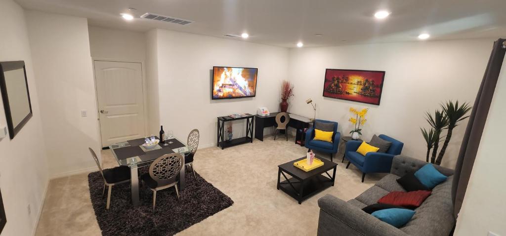 Newly Built Private Lux APT close to Ontario Airpt - Fontana, CA