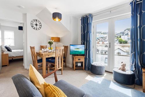 Brixham Holiday Apartments & Self Catering Cozycozy