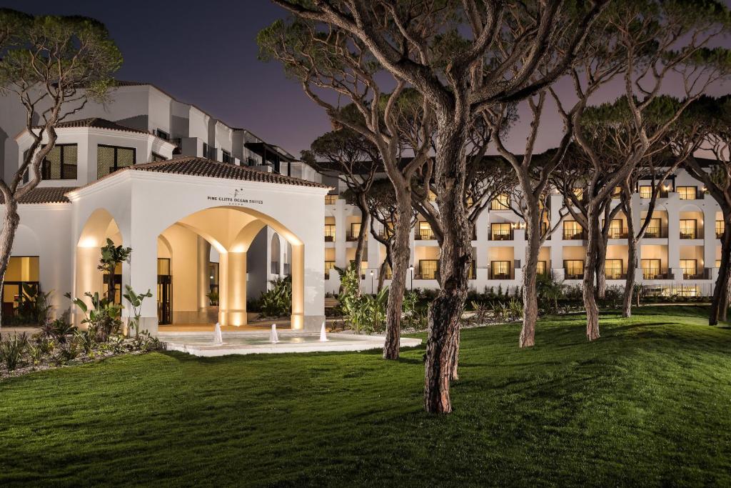 Pine Cliffs Ocean Suites, A Luxury Collection Resort & Spa, Algarve - Albufeira