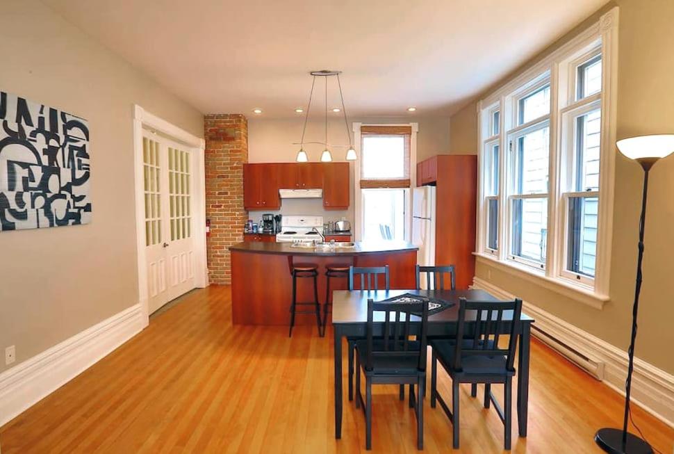 Bright and airy downtown apartment in Hull Gatineau - Ottawa