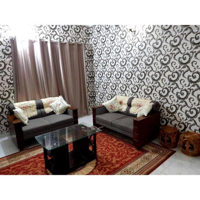 Three Bedrooms Fully Furnished Air-conditioned Apt - Bangladesh
