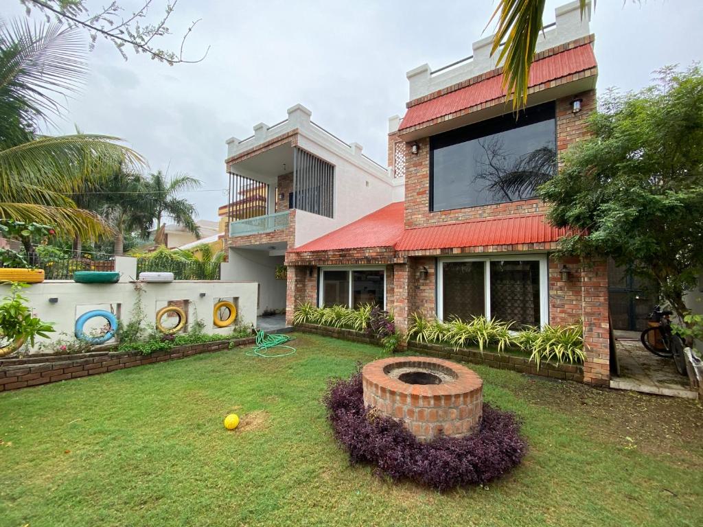 Cheerful 3 Bedroom Villa with parking on premise - Anand