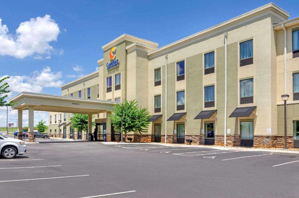 Comfort Inn & Suites Lynchburg Airport - University Area - North Carolina