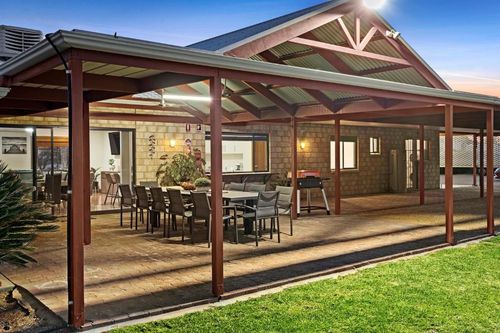 Renmark Villas and Holiday homes Best Deals on cozycozy