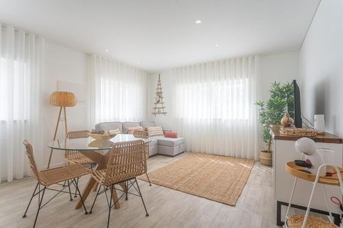 Nazaré Holiday Rentals and Airbnb cozycozy