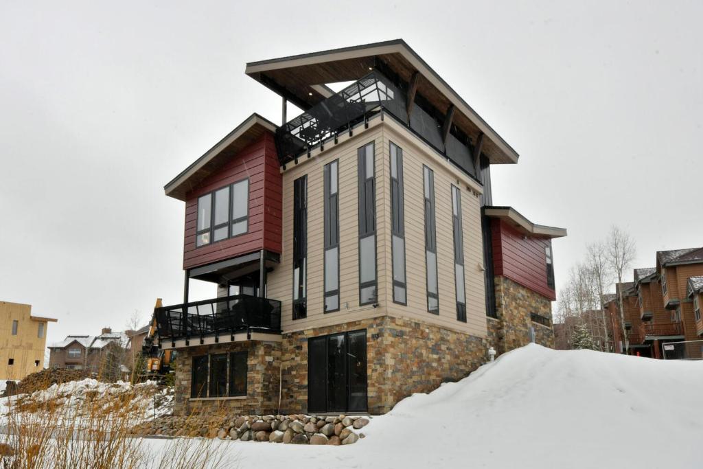 New River Chalet #280 Near Resort With Rooftop Hot Tub - FREE Activities & Equipment Rentals Daily - Winter Park, CO