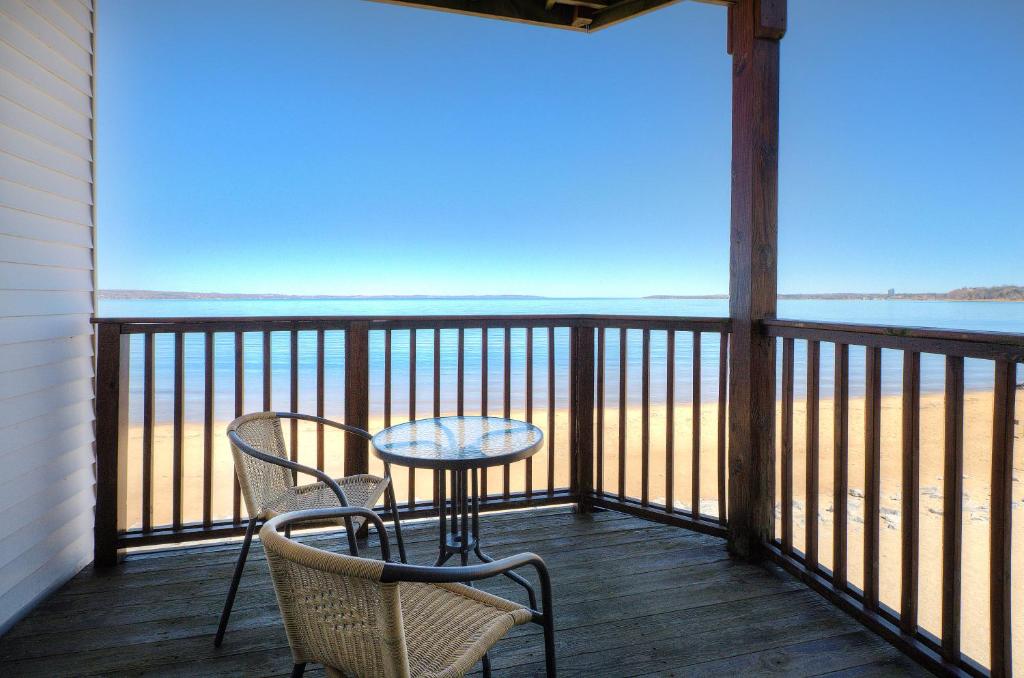 Beachside 216 with Pool Hot Tub and Private Deck Overlooking East Bay - East Bay Township