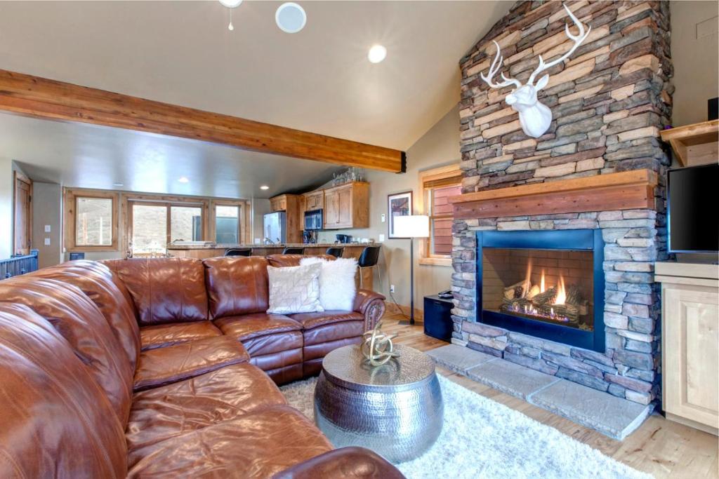 K B M Resorts- PNF-860 Large 3Bd, hot tub, fire pit, mountain view, easy walk Main St - Park City, UT