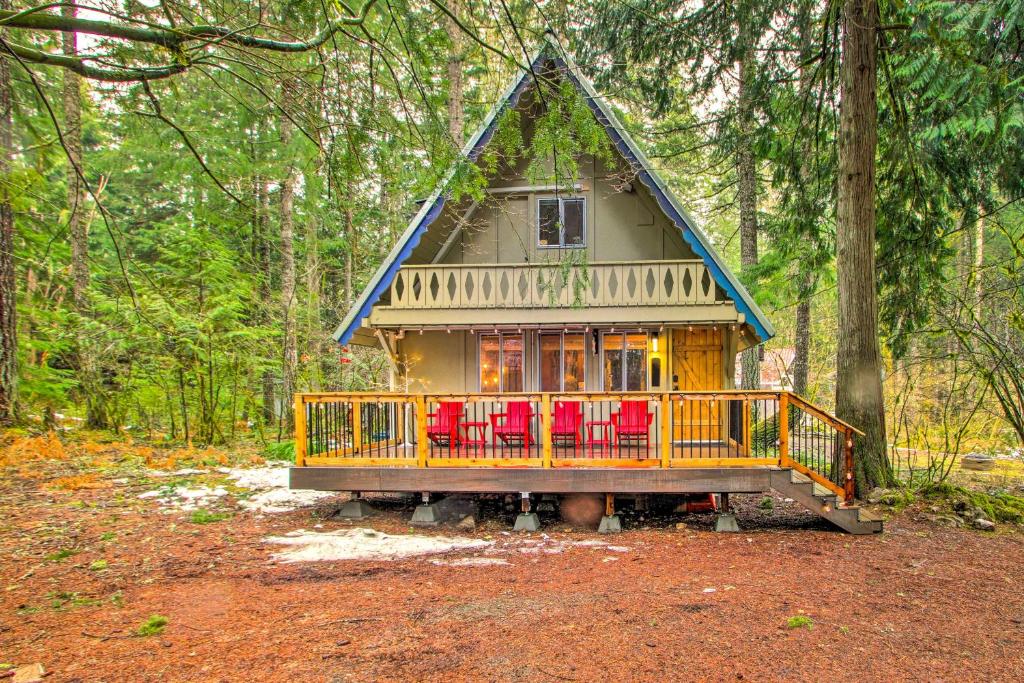 Cozy A-Frame with Hot Tub, Fire Pit, and Fireplace! - White Pass