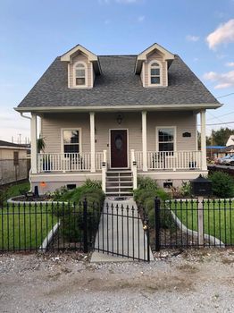 Chalmette Vacation Rentals and Airbnb cozycozy