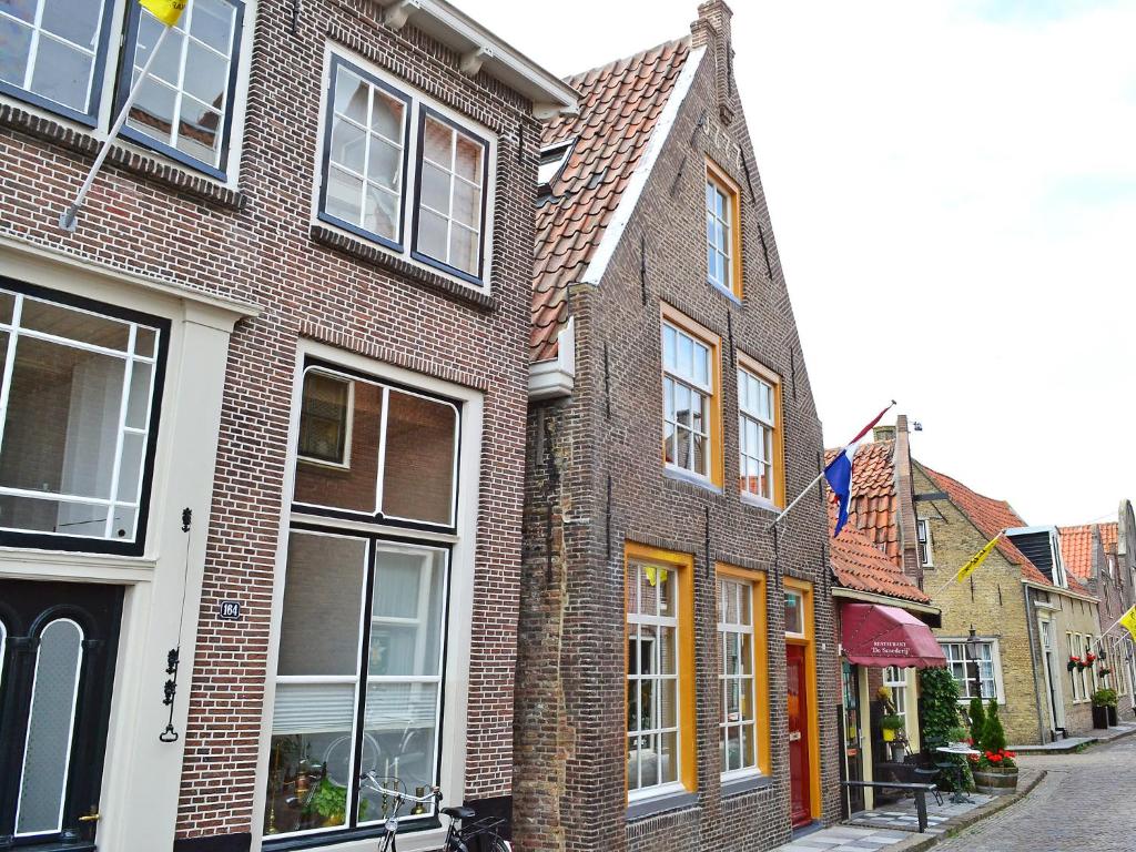 Listed 1777 building with whirlpool in historical Enkhuizen - Enkhuizen