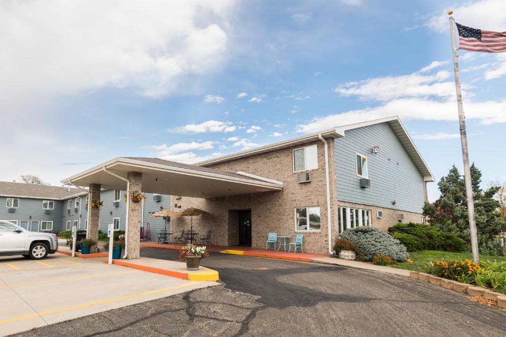 Governor's Inn a Travelodge by Wyndham - Lake Oahe