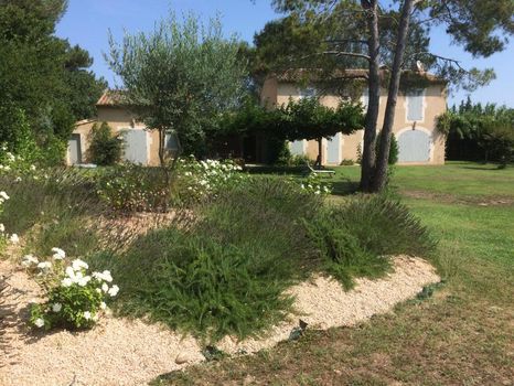 SaintRémydeProvence Vacation Rentals & Airbnb COZYCOZY