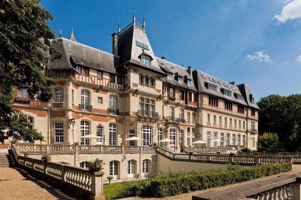 Chateau De Montvillargenne - Chantilly