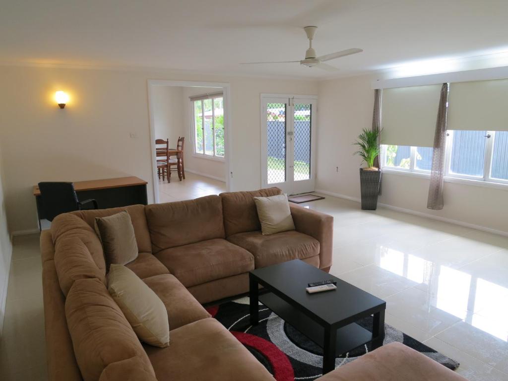 Edge Hill Clean & Green Cairns, 7 Minutes from the Airport, 7 Minutes to Cairns CBD & Reef Fleet Terminal - Cairns