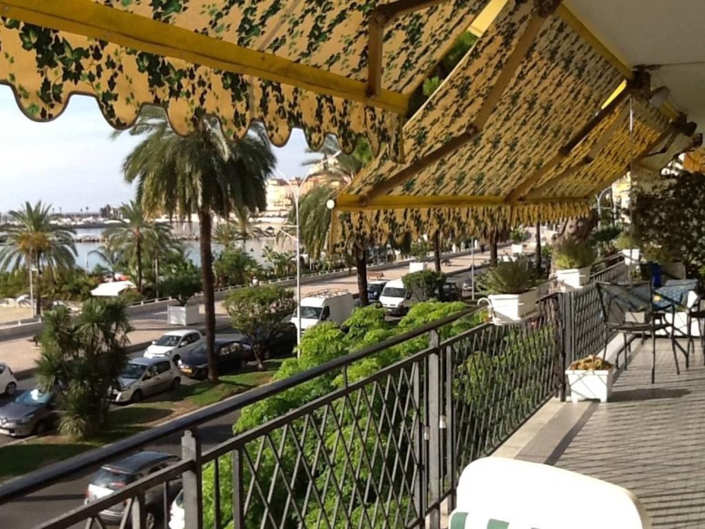Menton smartworking and relax on the beach, seaview - Plage Rondelli (Menton)