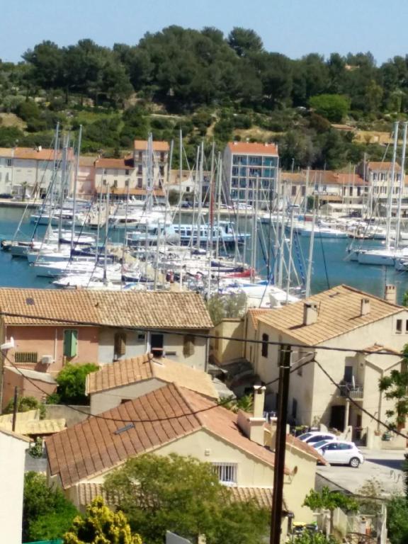 Très Bel Appartement T2 De 65 M2 Avec Terrasse Vue Sur Port. - Toulon