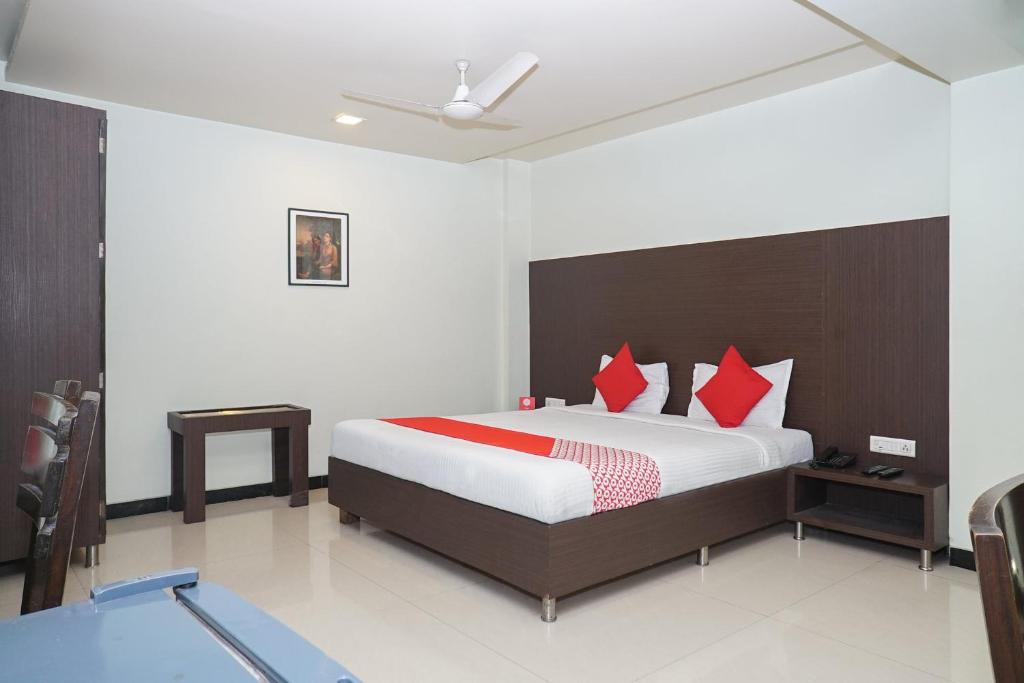 Oyo 3452 Hotel Coconut Grove - Pune