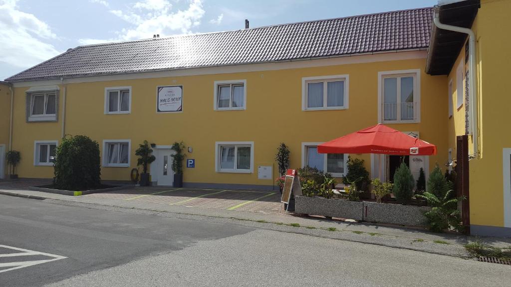 Pension Haus Nova - Wiener Neustadt